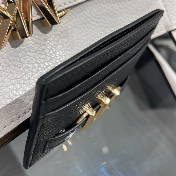 MICHAEL KORS Reed Large Pebbled Leather Card Holder Case Wallet
Black
NWT - Picture 5 of 16